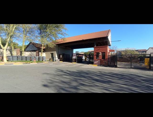 2 BEDROOM TOWNHOUSE FOR SALE IN VORNA VALLEY